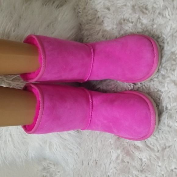 UGG BOOTS - Picture 3 of 11